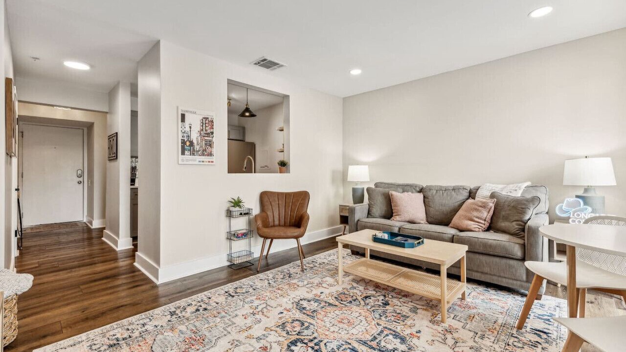Photo of Livingroom in North Capitol