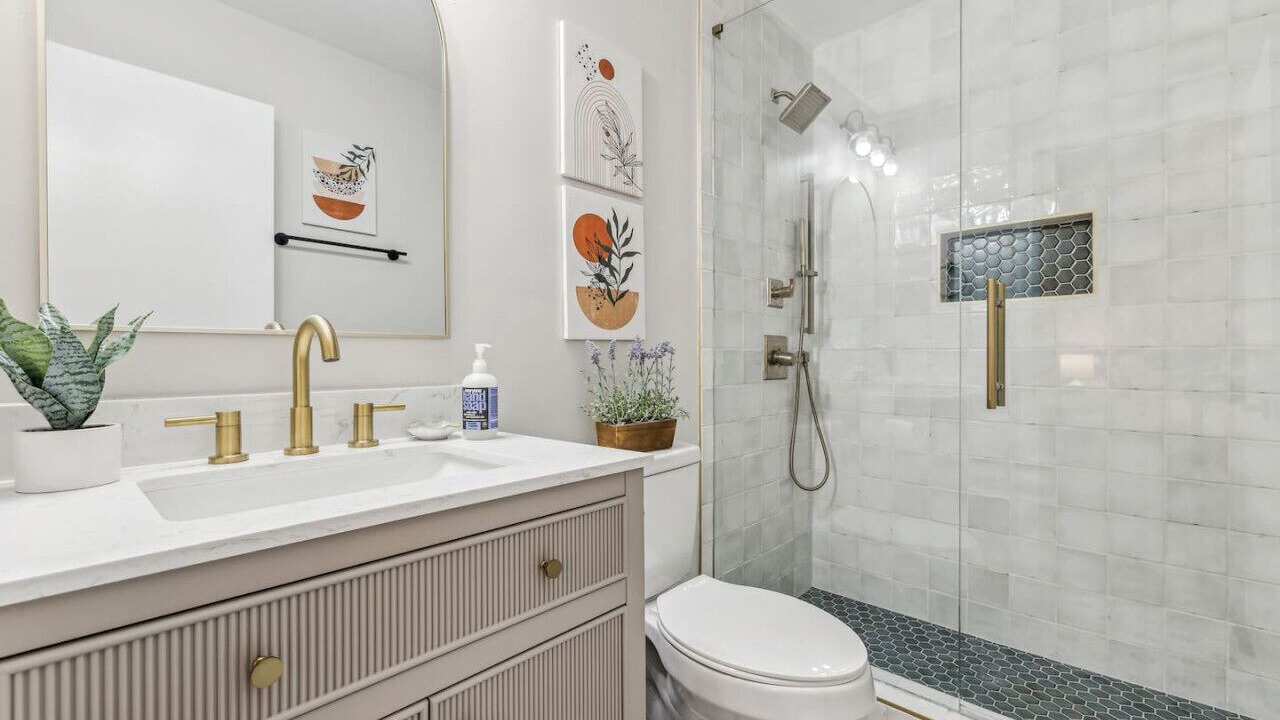 Photo of Bathroom in North Capitol