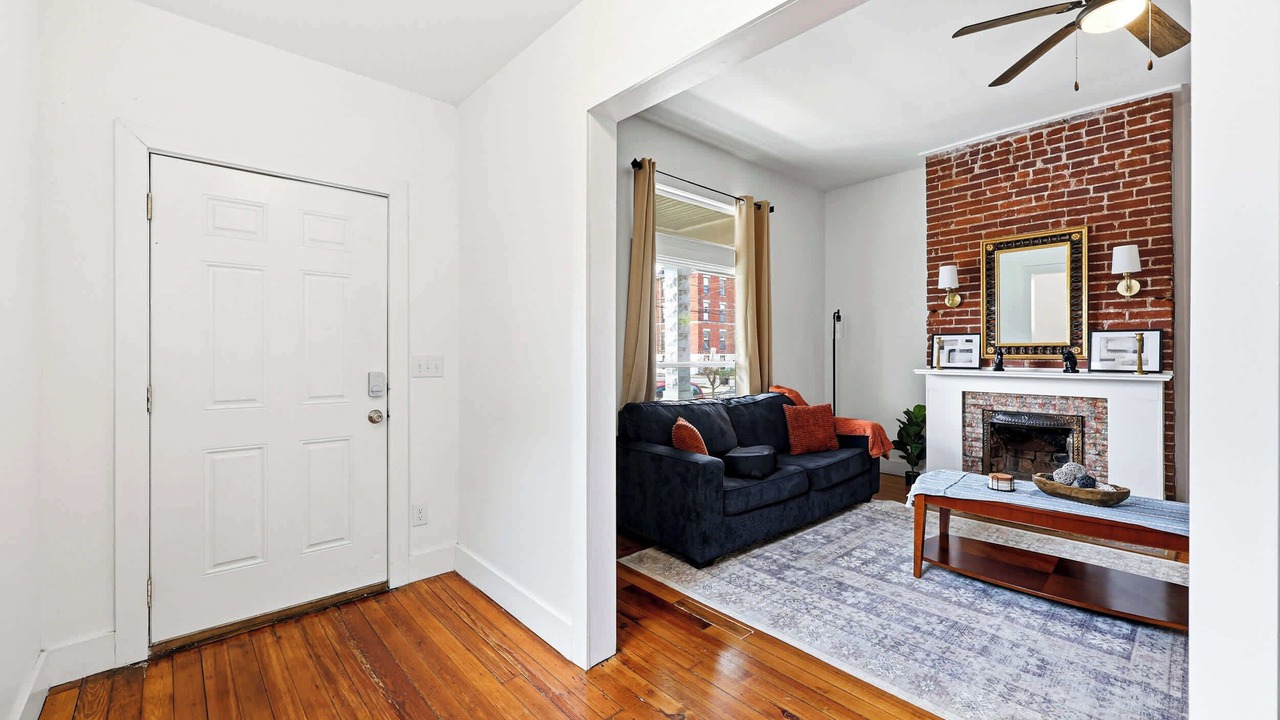 Photo of Livingroom in Shelby Park