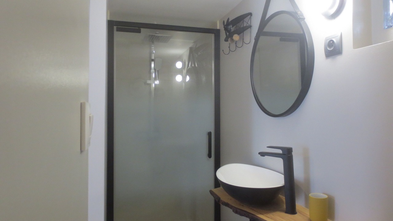 Photo of Bathroom in Equeurdreville-Hainneville