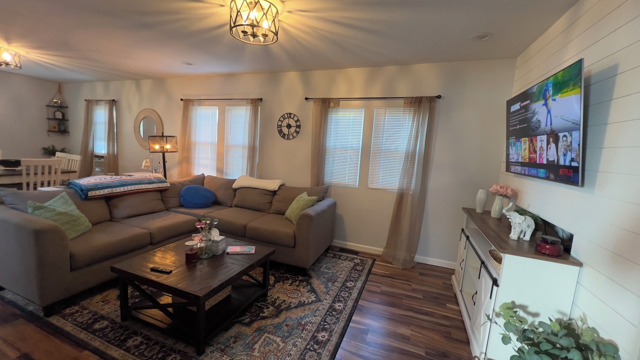 Photo of Livingroom in Utica