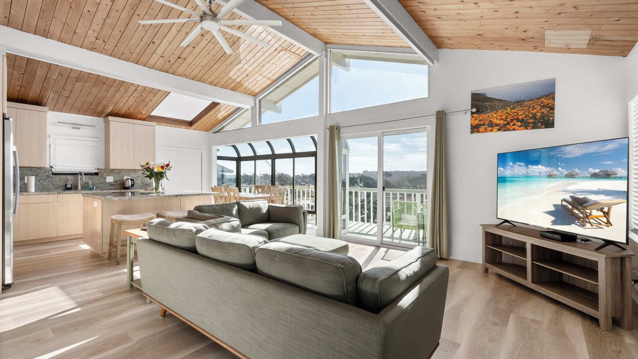 Photo of Livingroom in Moss Beach