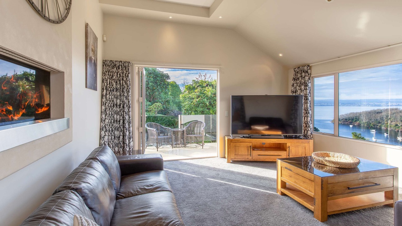 Photo of Livingroom in Acacia Bay