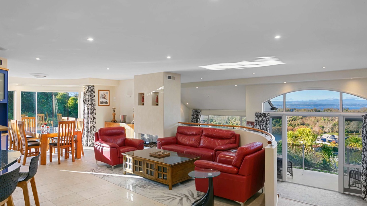 Photo of Livingroom in Acacia Bay