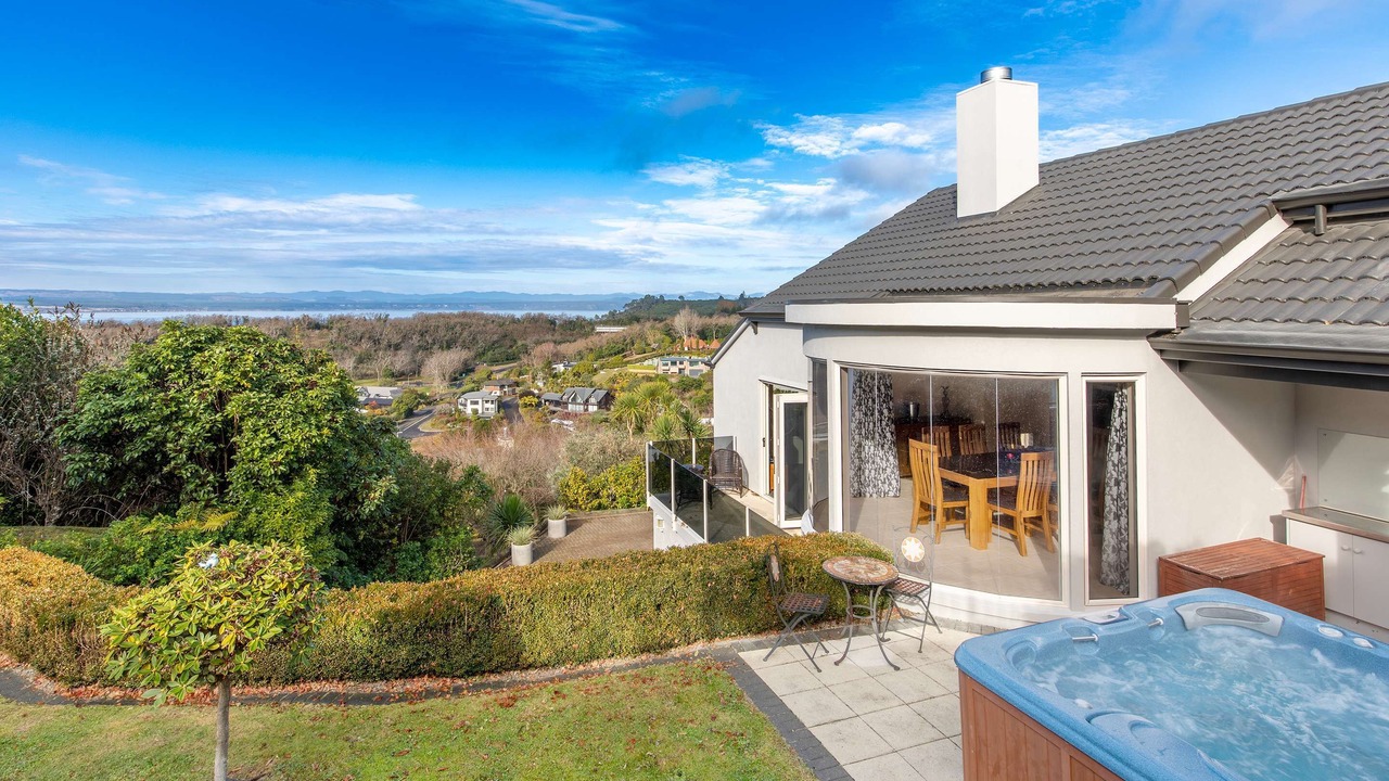 Photo of Outdoor in Acacia Bay