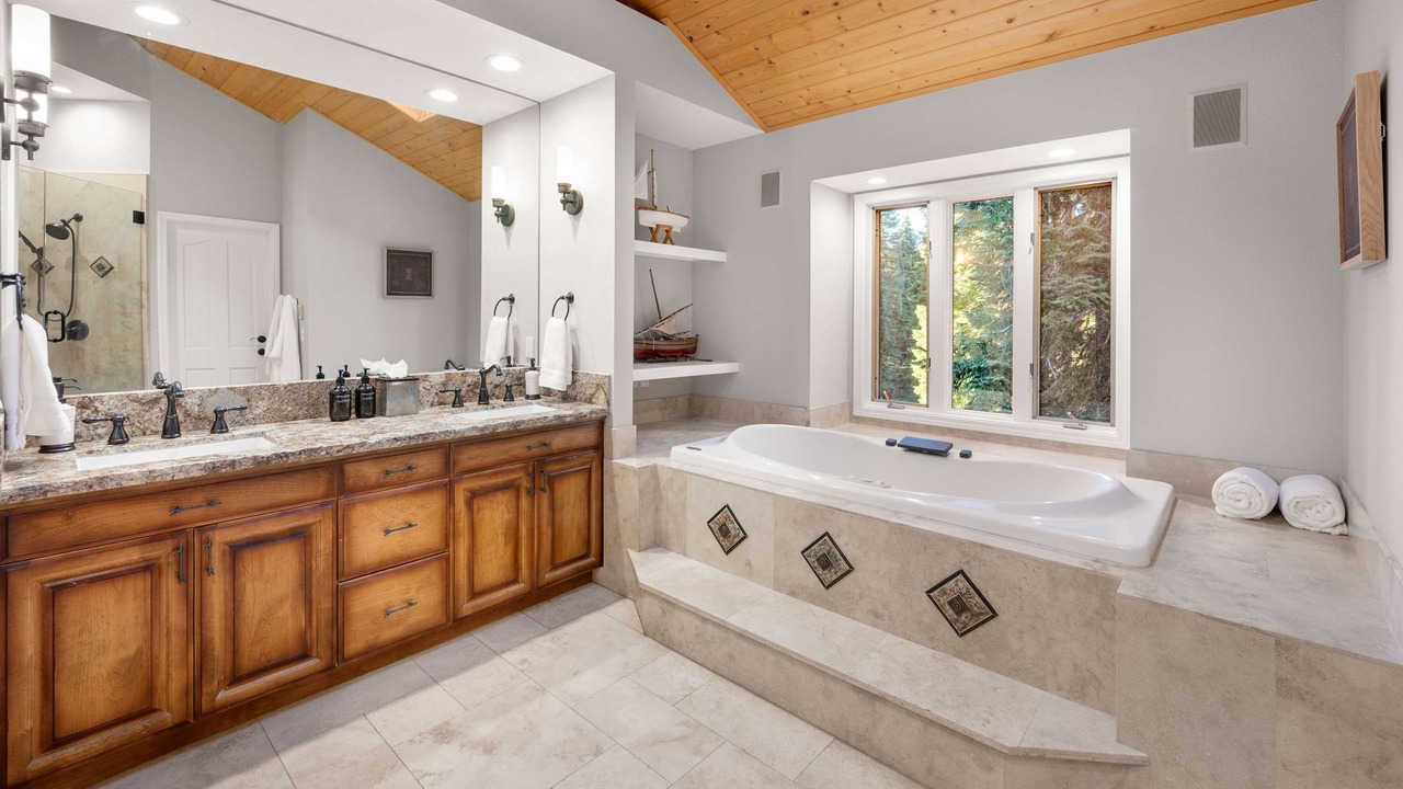 Photo of Bathroom in Kingswood Estates