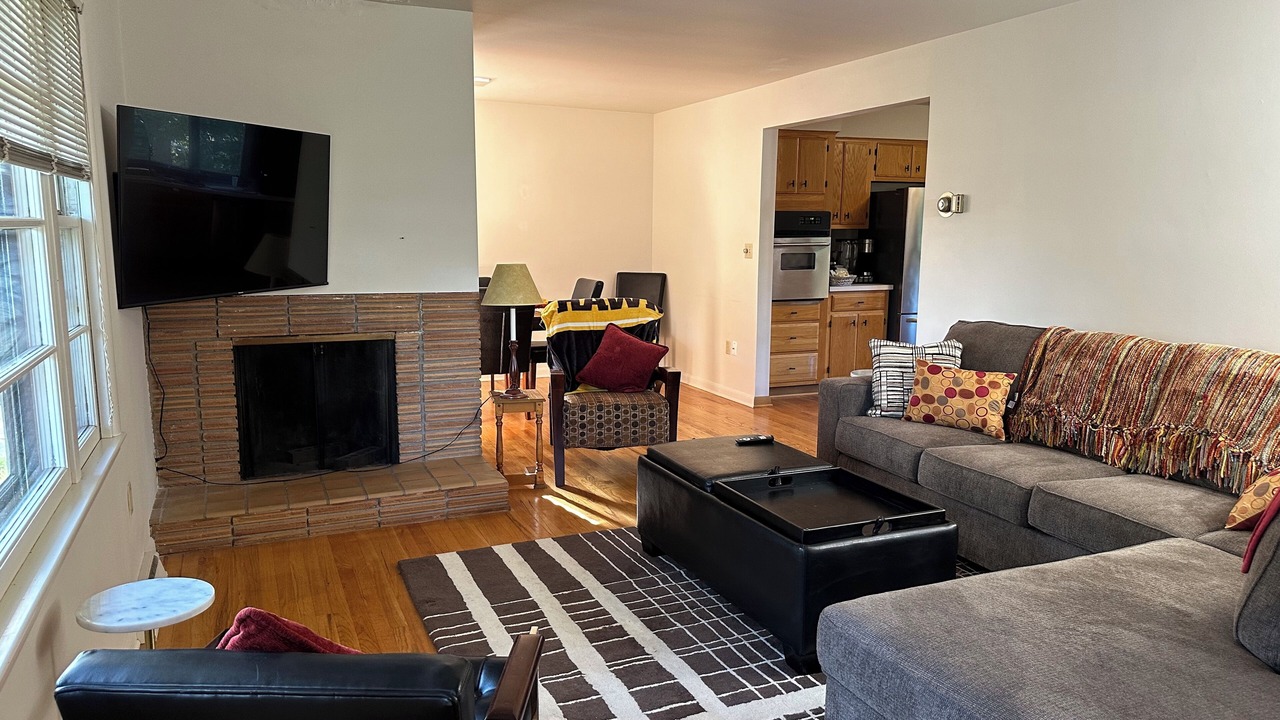 Photo of Livingroom in University Heights