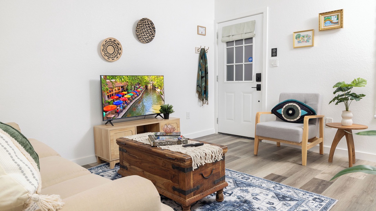 Photo of Livingroom in Mahncke Park