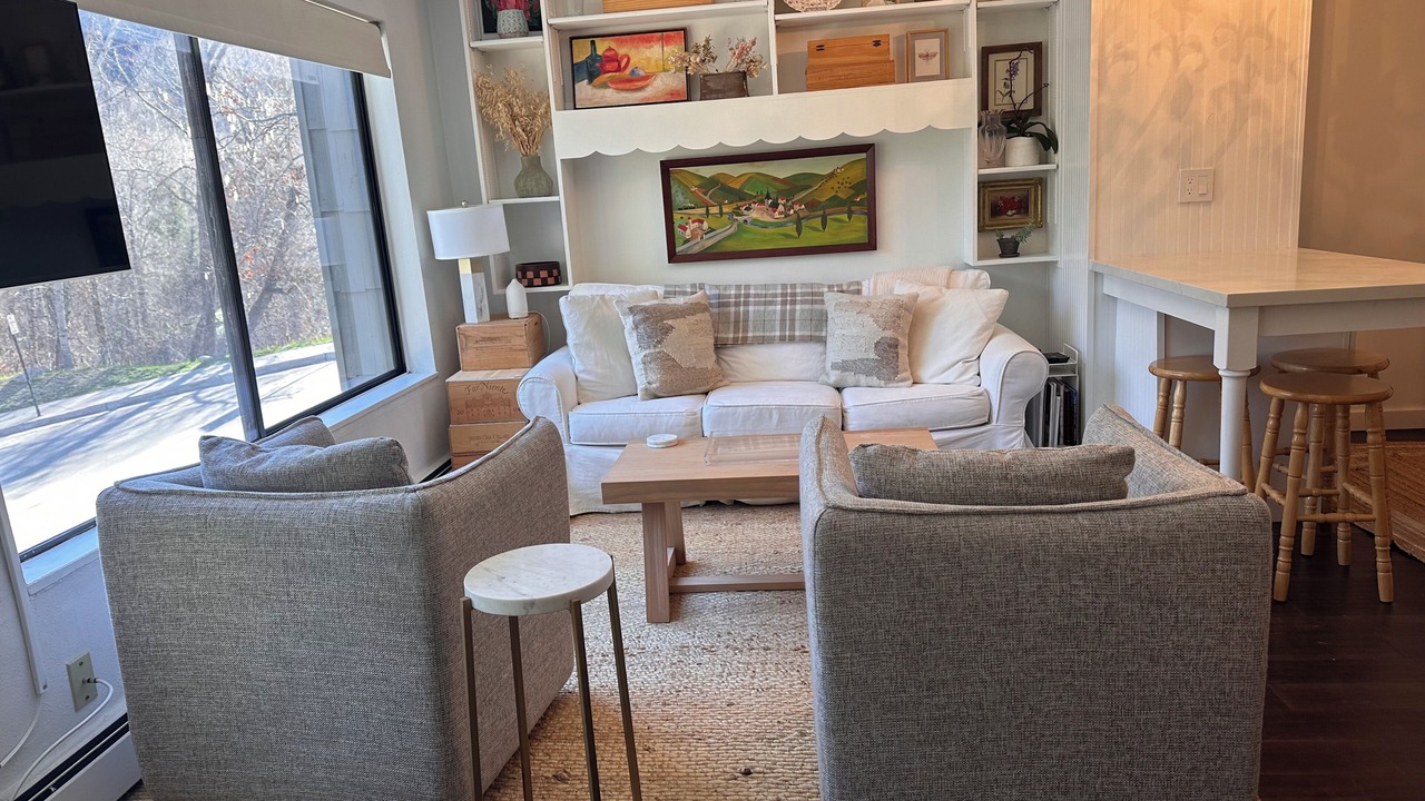 Photo of Livingroom in Downtown
