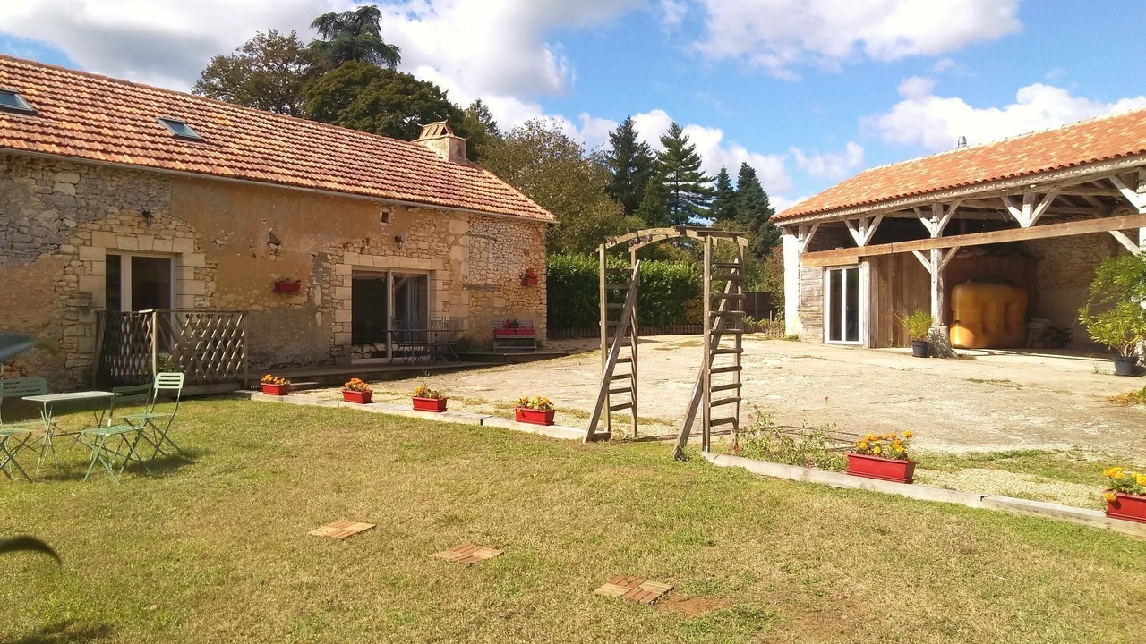 Photo of Patio Balcony in Saint-Laurent-des-Batons