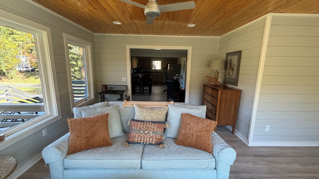 Photo of Livingroom in Cullowhee