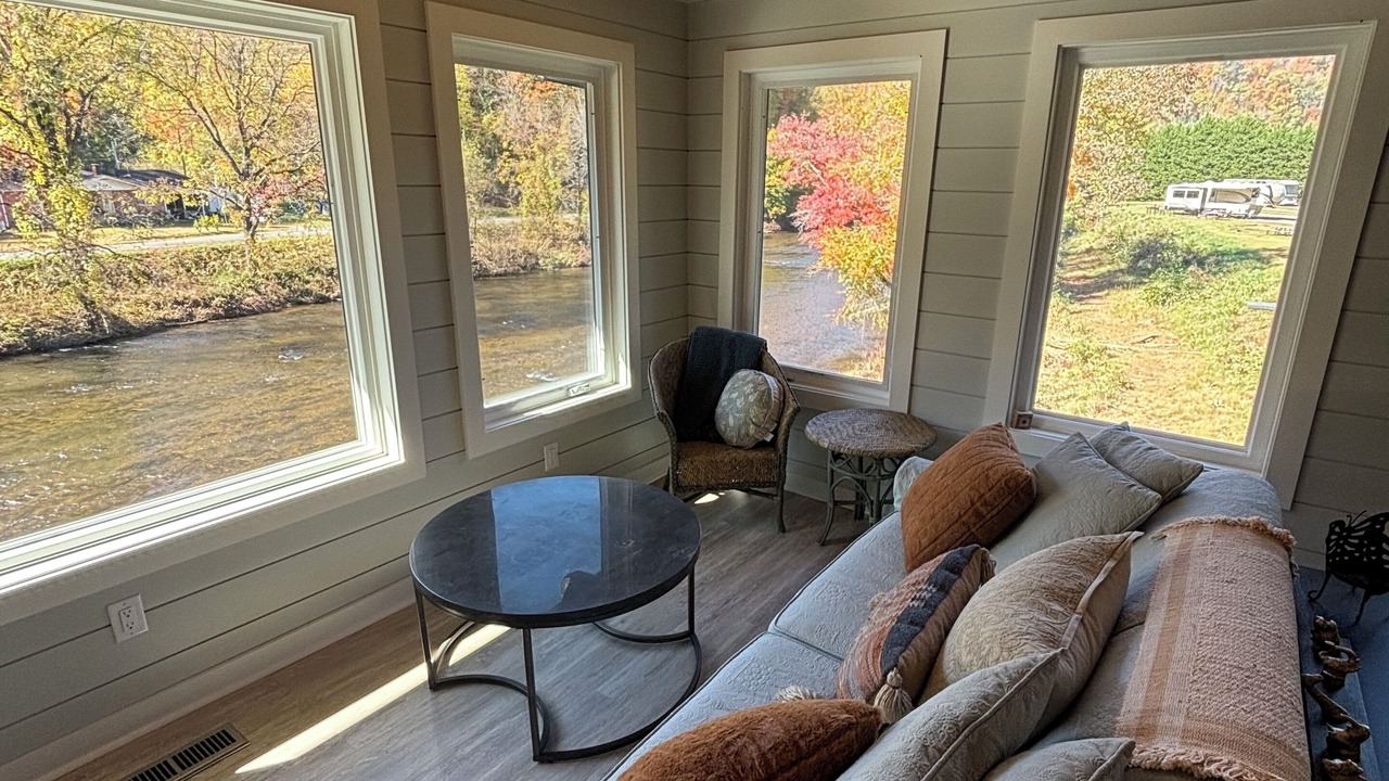 Photo of Livingroom in Cullowhee
