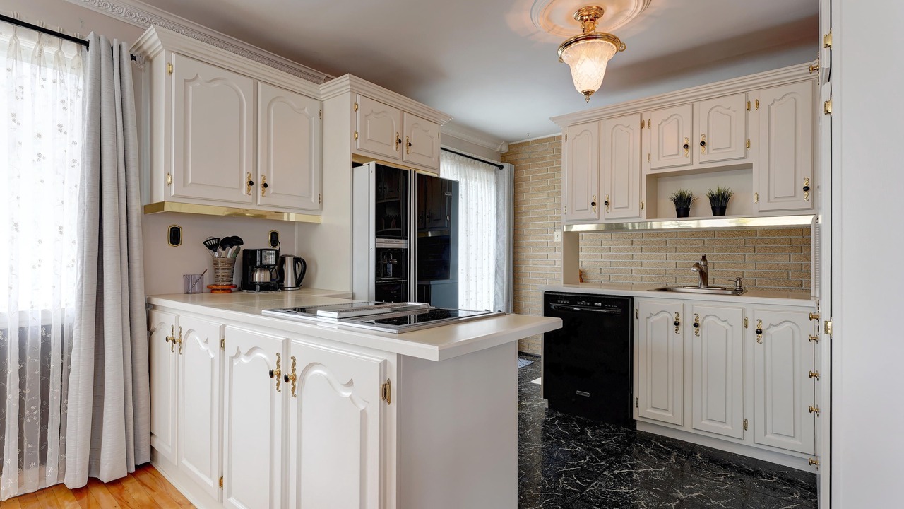 Photo of Kitchen in Laval-des-Rapides