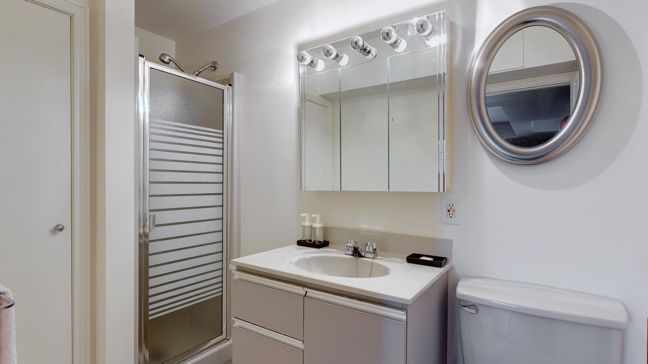 Photo of Bathroom in Laval-des-Rapides