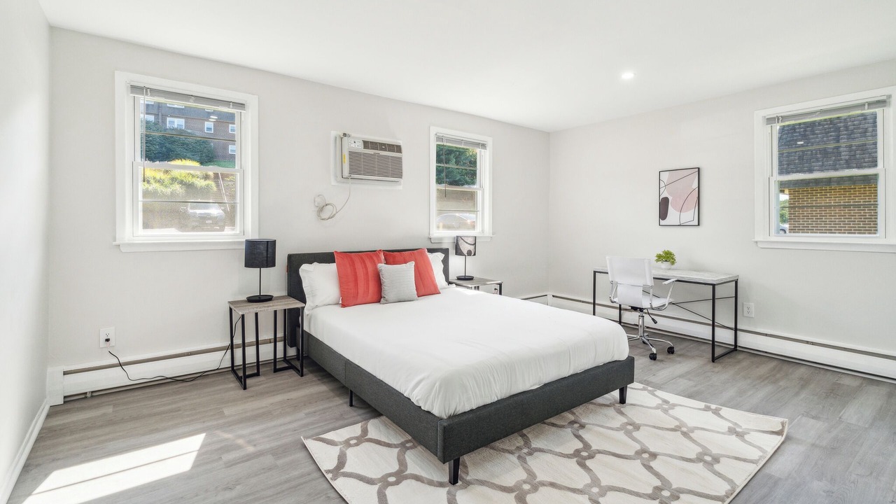 Photo of Bedroom in Newark