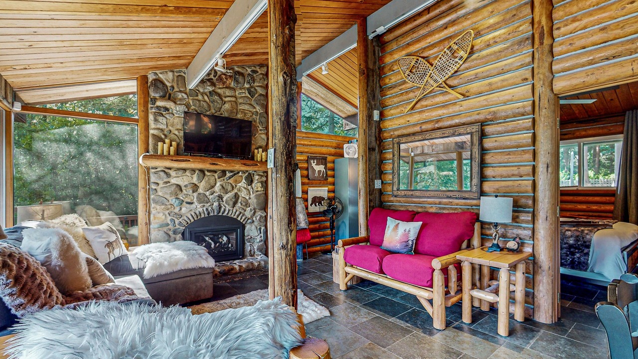 Photo of Livingroom in Gold Bar