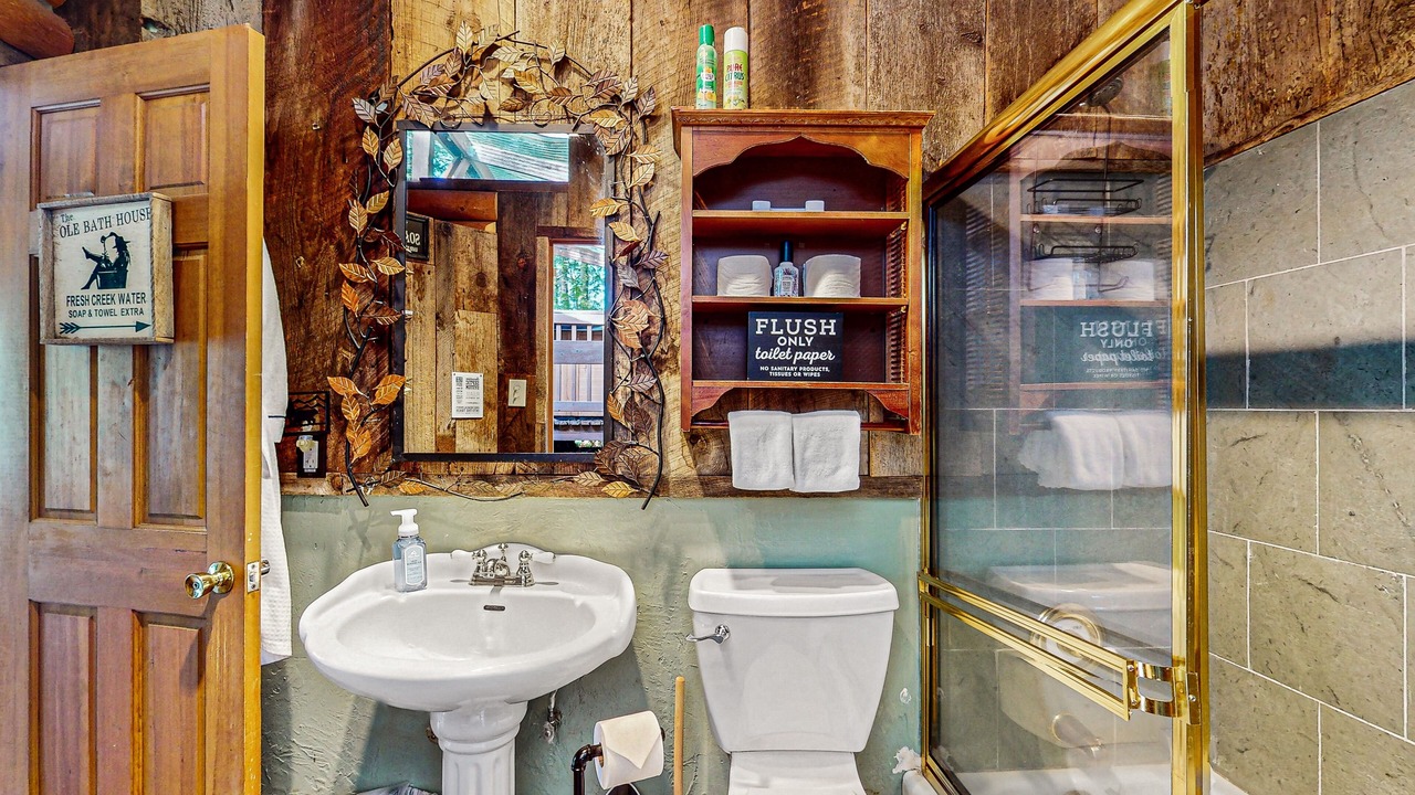 Photo of Bathroom in Gold Bar