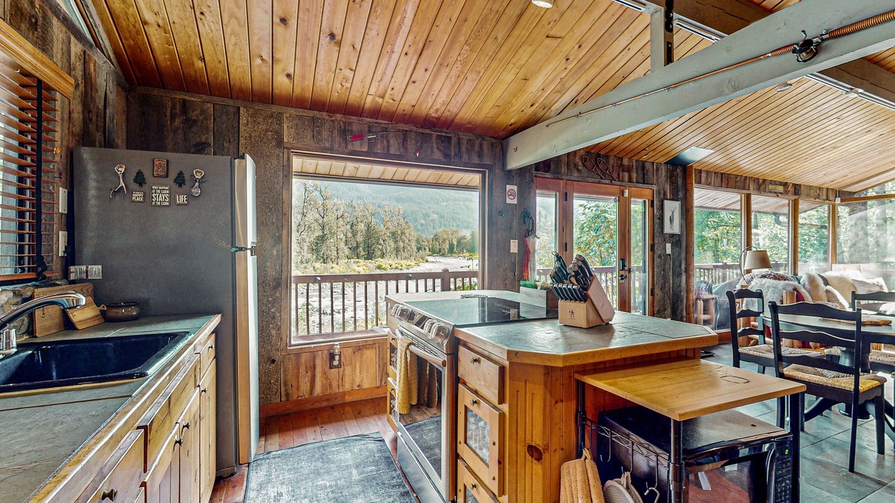 Photo of Kitchen in Gold Bar