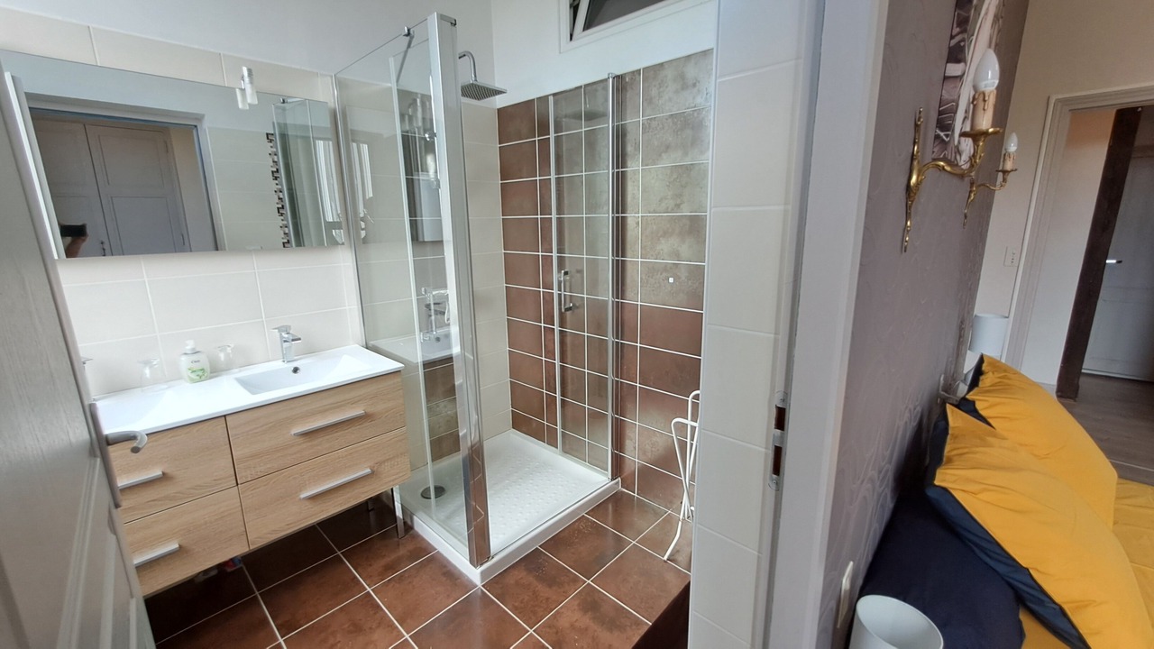 Photo of Bathroom in Beaumont-de-Lomagne