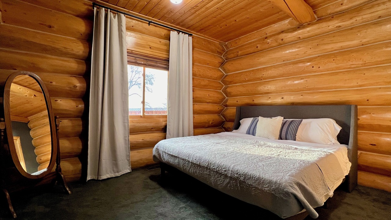 Photo of Bedroom in Cascade Valley