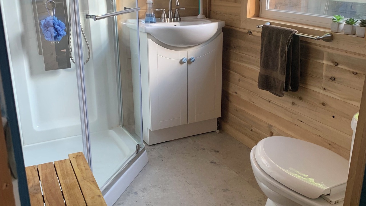 Photo of Bathroom in Shuniah