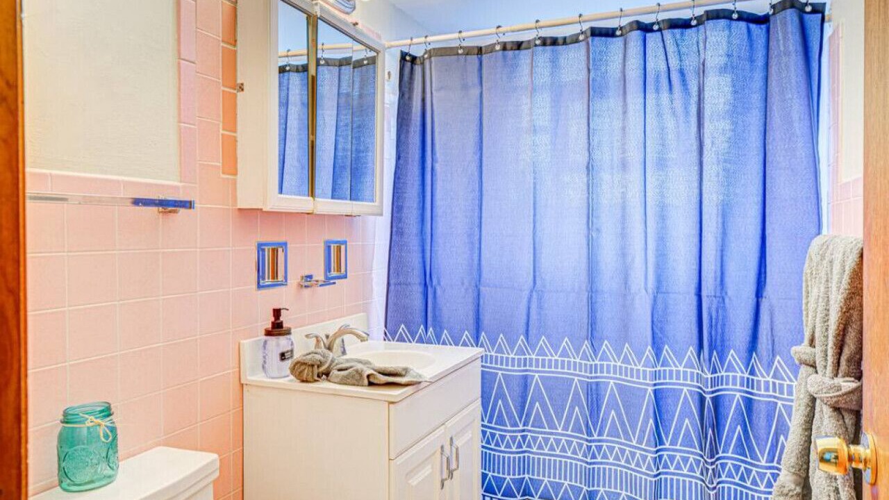 Photo of Bathroom in Elmwood Park