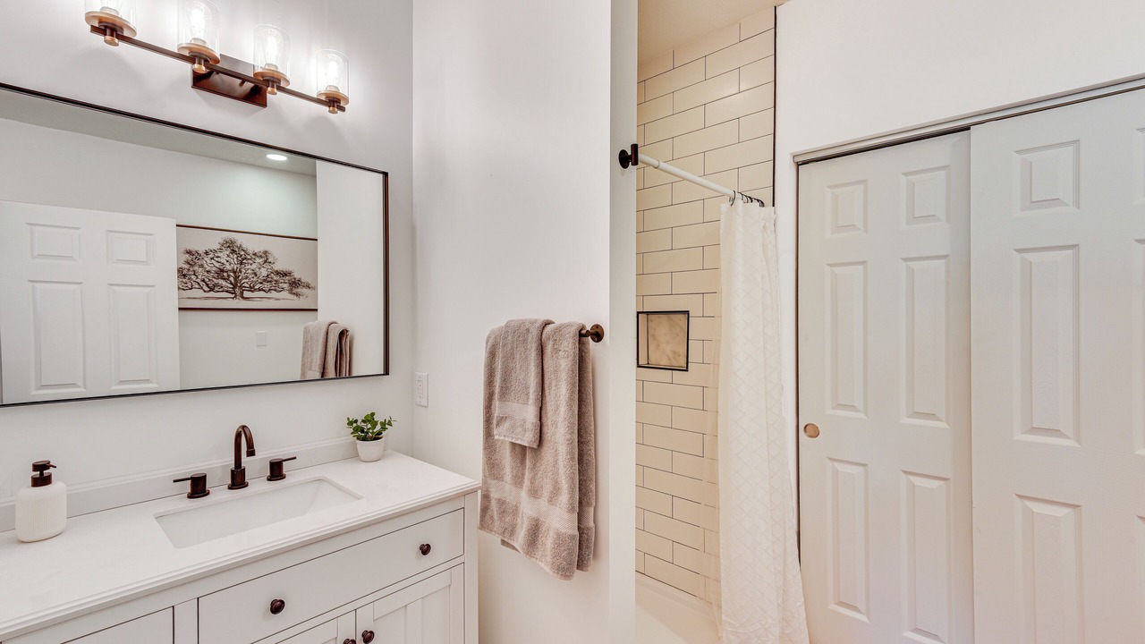 Photo of Bathroom in Near Northwest