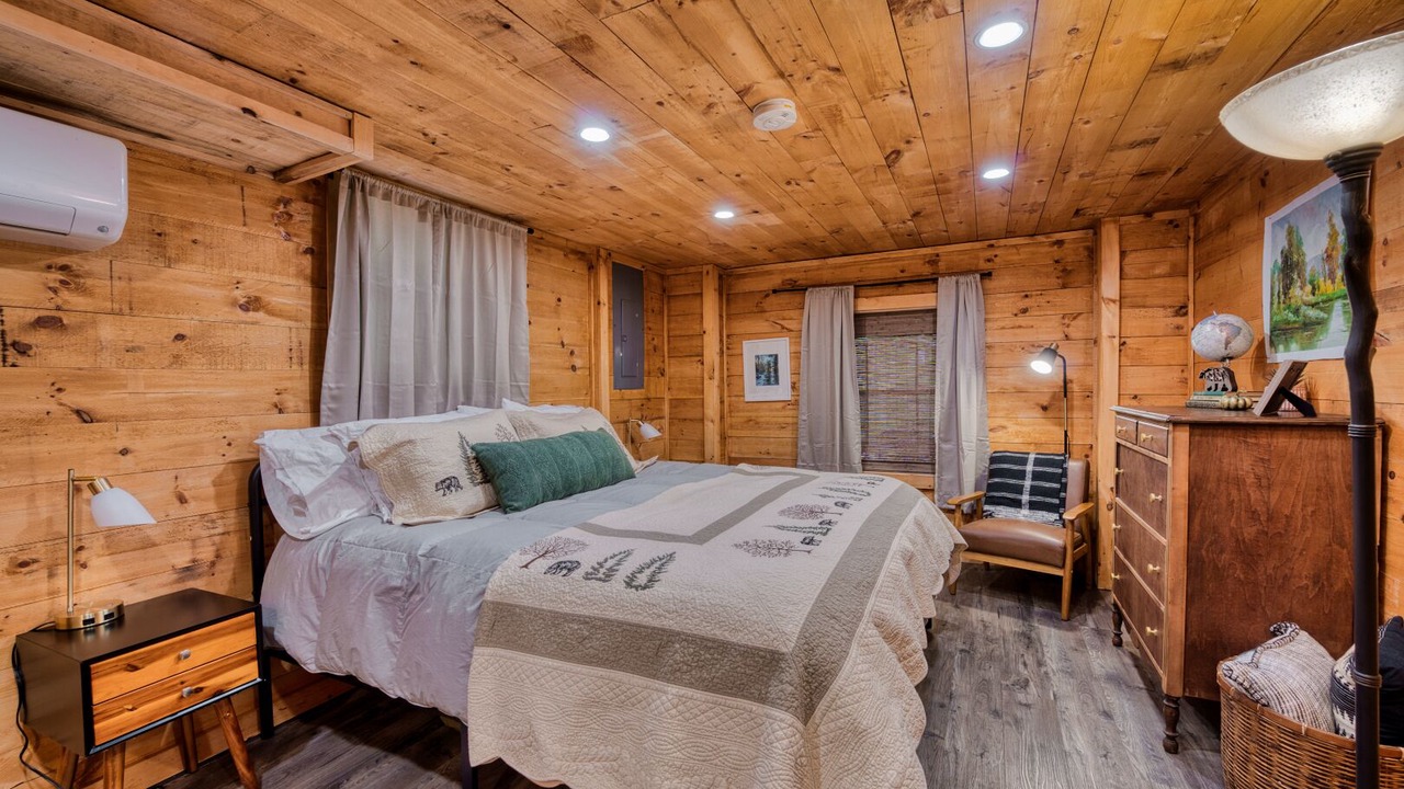 Photo of Bedroom in Ellijay