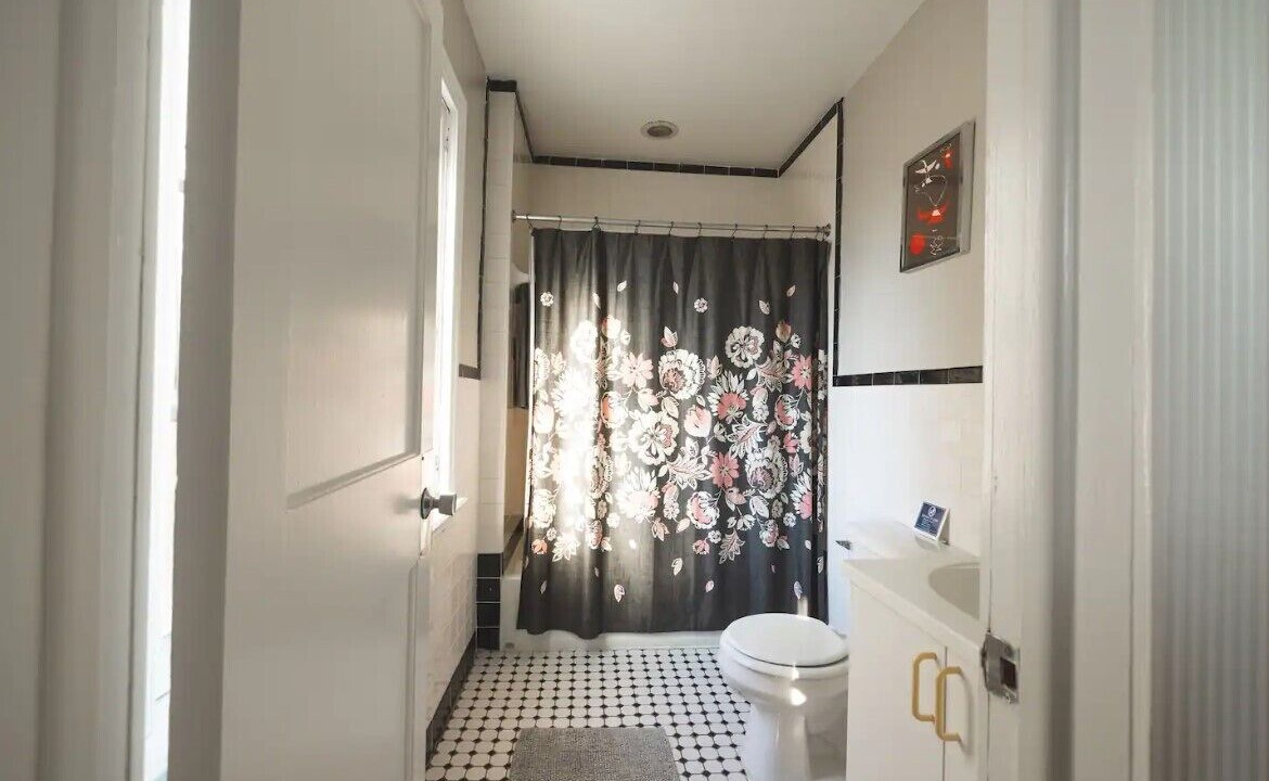 Photo of Bathroom in Rittenhouse Row