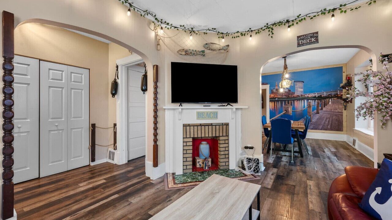 Photo of Livingroom in Edgewater