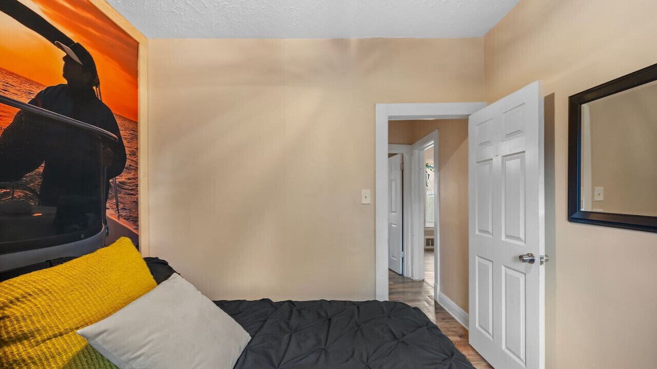Photo of Bedroom in Edgewater