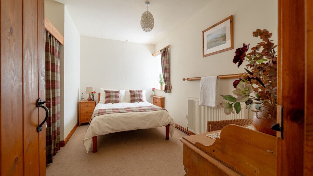 Photo of Bedroom in Fence