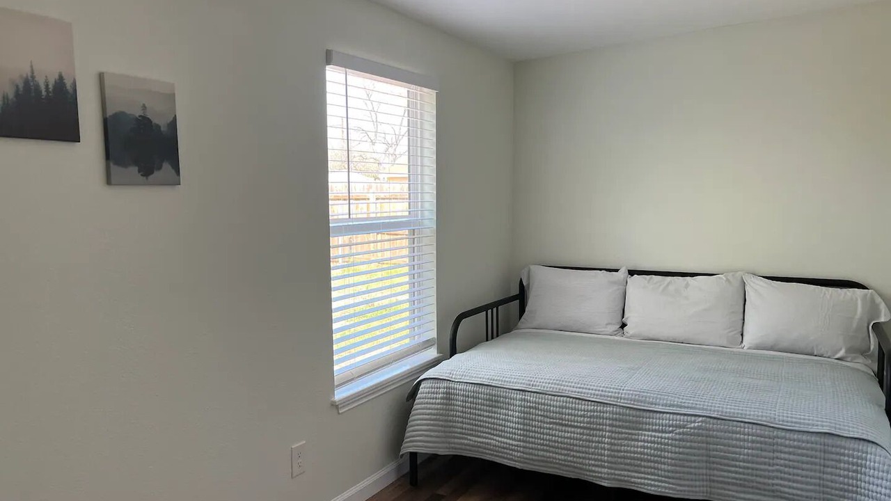 Photo of Bedroom in Harlandale