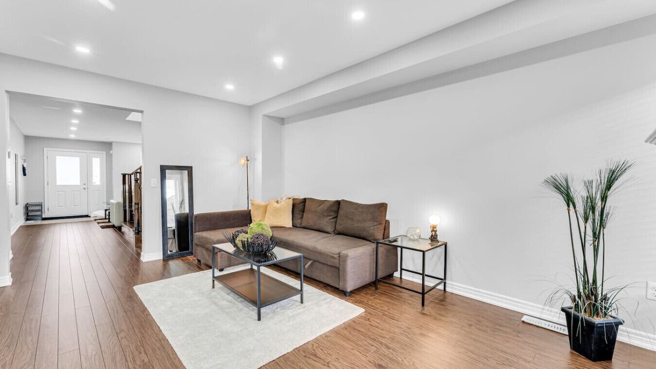 Photo of Livingroom in Thorold