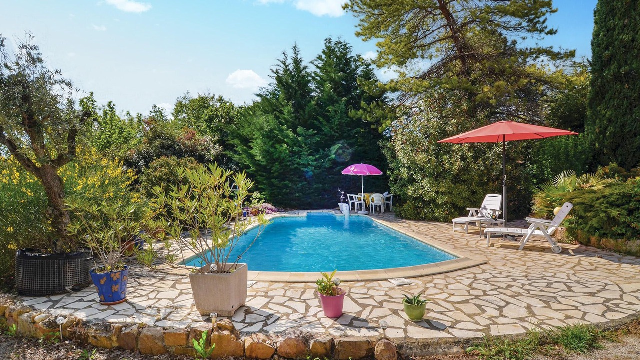 Photo of Outdoor in Saint-Julien-de-Peyrolas
