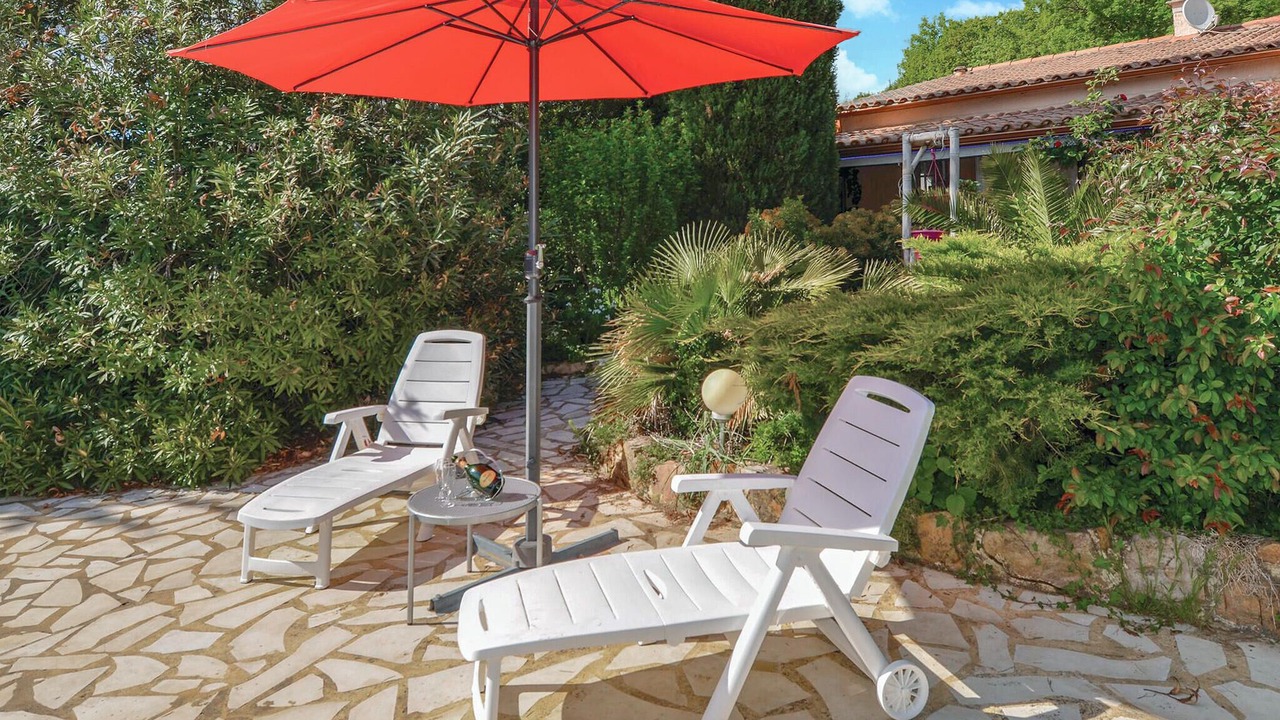 Photo of Outdoor in Saint-Julien-de-Peyrolas