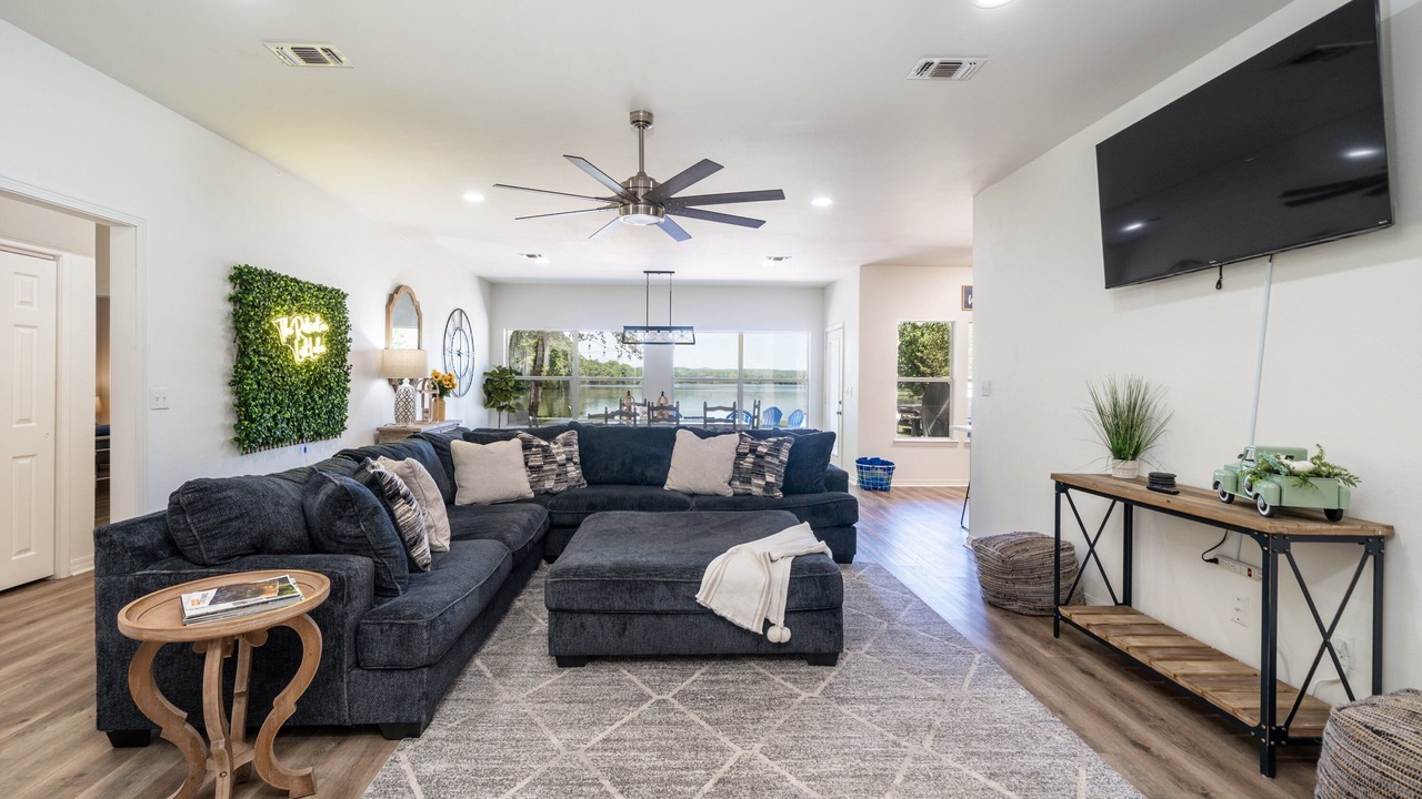 Photo of Livingroom in Jones Mills