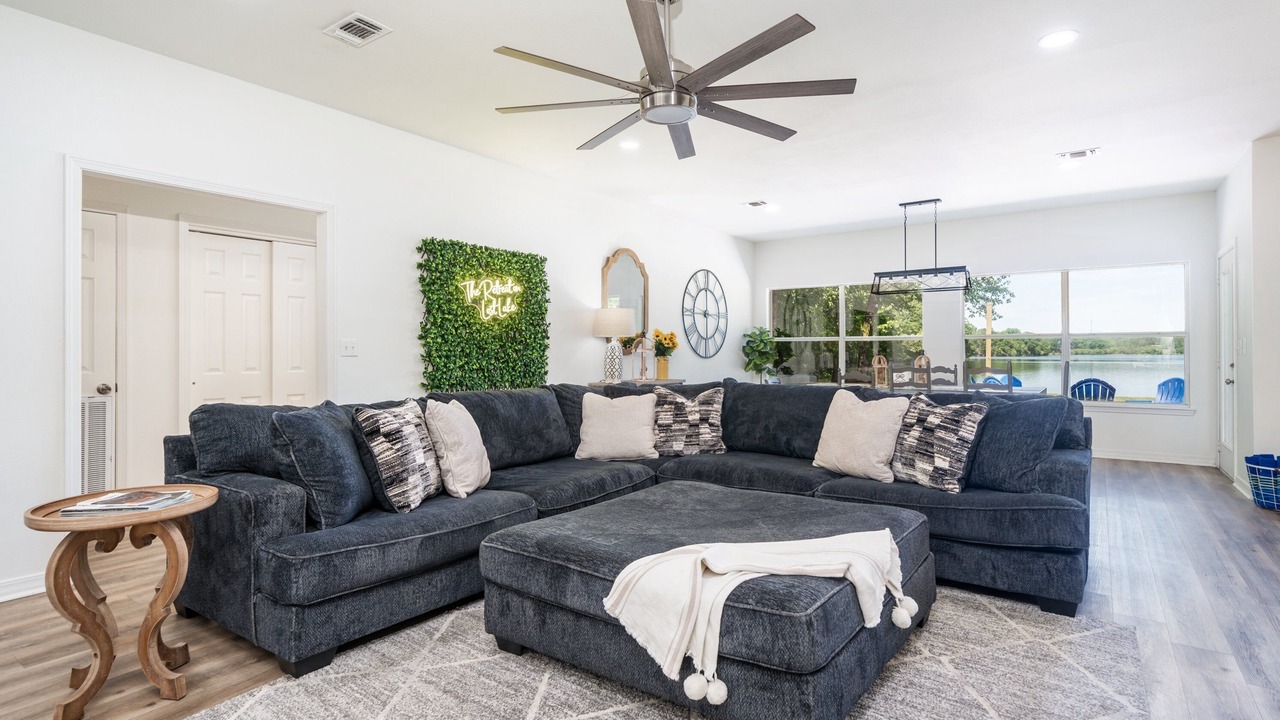Photo of Livingroom in Jones Mills