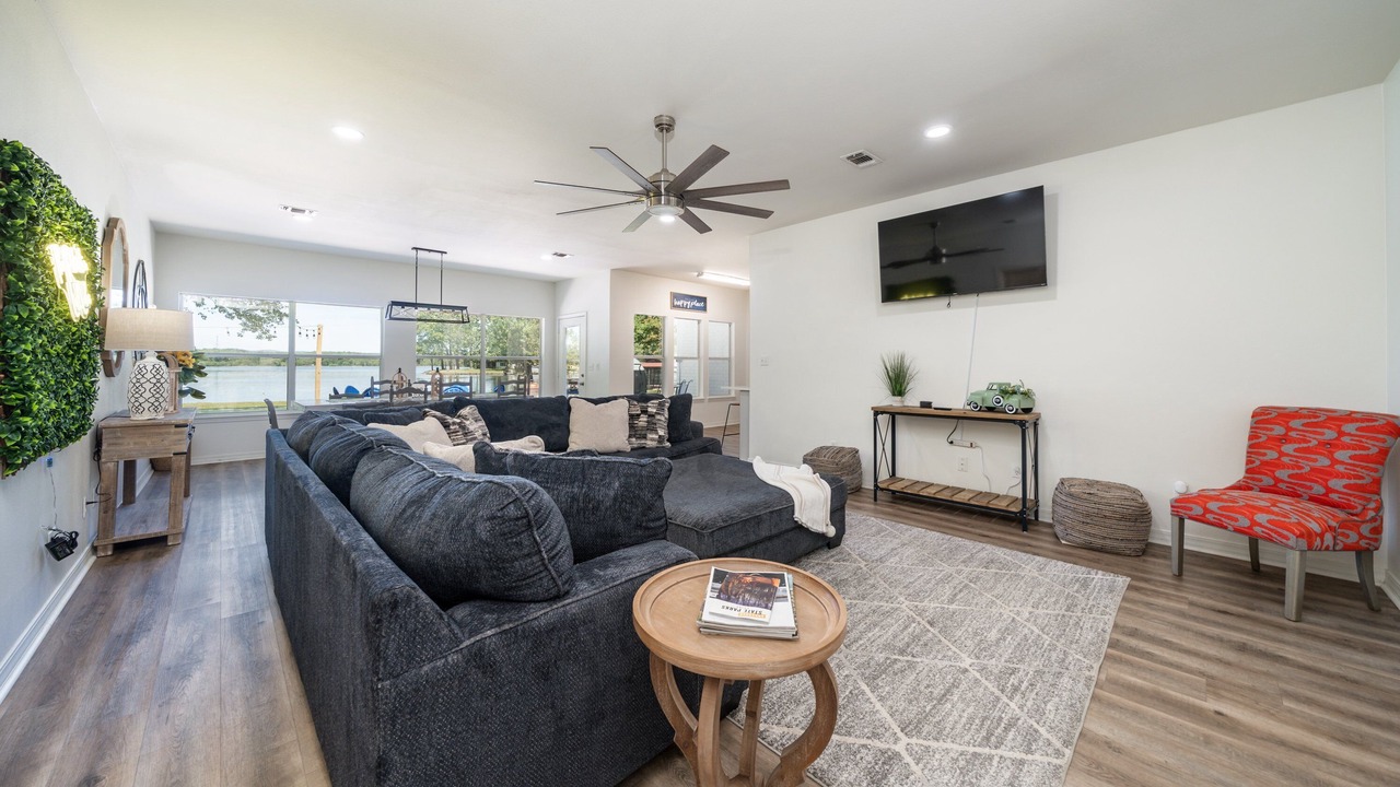 Photo of Livingroom in Jones Mills