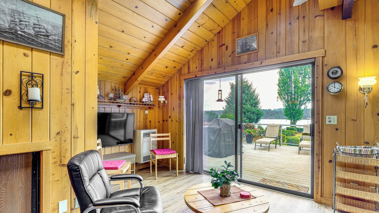 Photo of Livingroom in Kingston