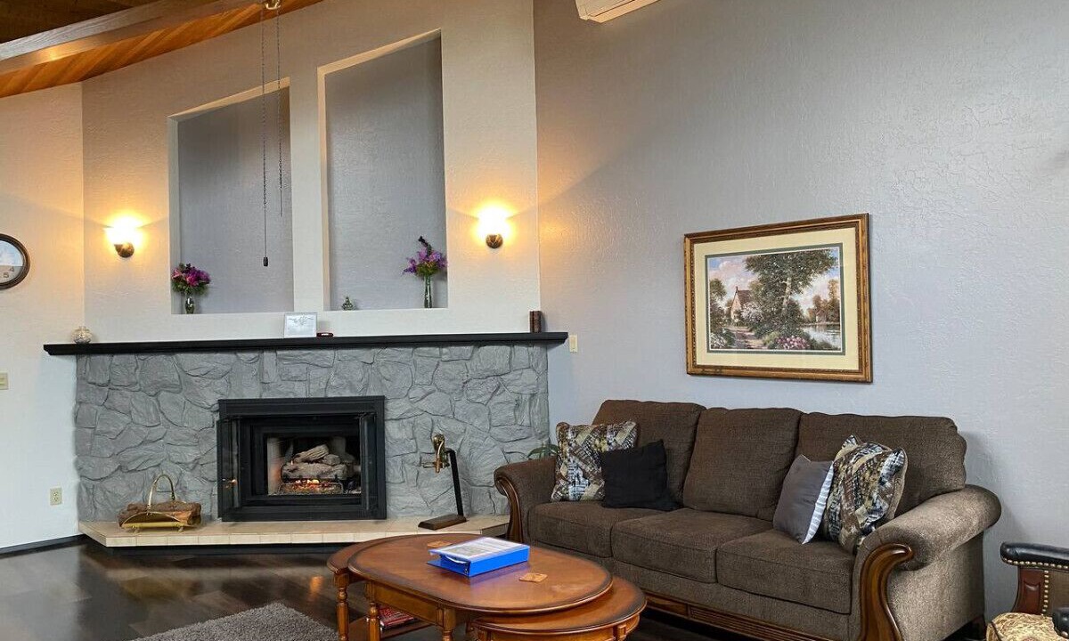 Photo of Livingroom in Oak Harbor