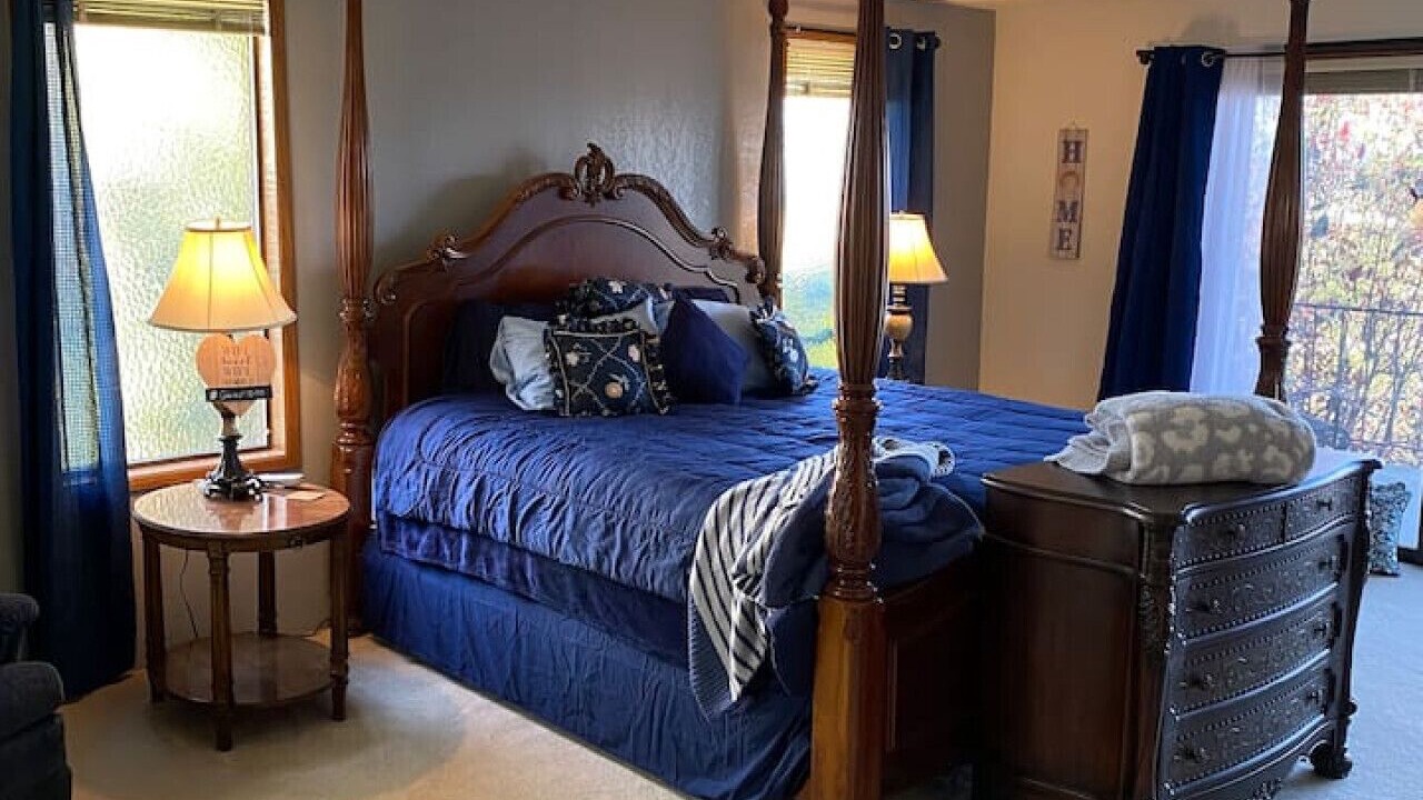 Photo of Bedroom in Oak Harbor