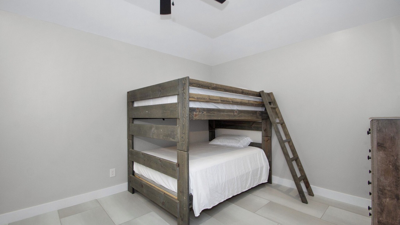 Photo of Bedroom in Alvin