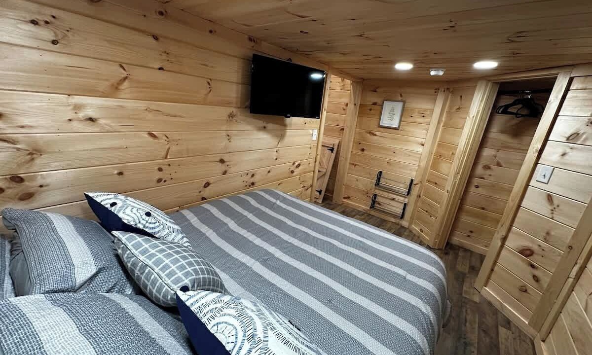 Photo of Bedroom in Betsy Layne