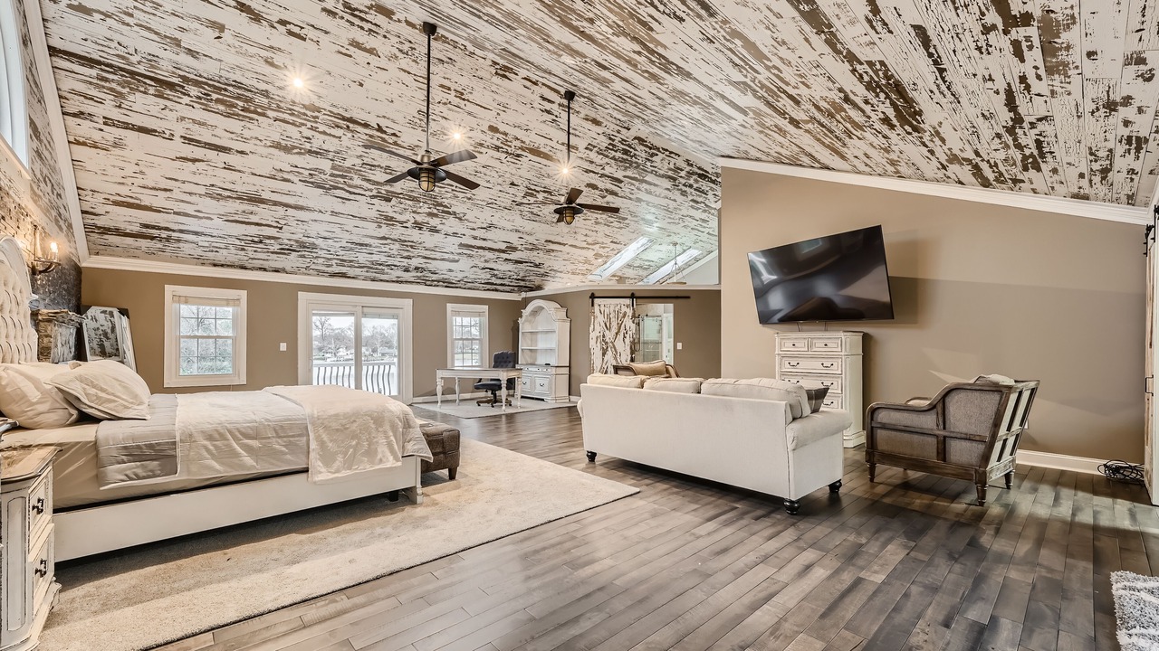 Photo of Bedroom in Lake Shore