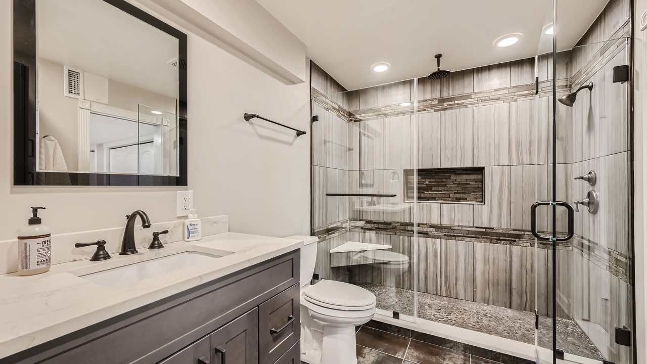 Photo of Bathroom in Lake Shore