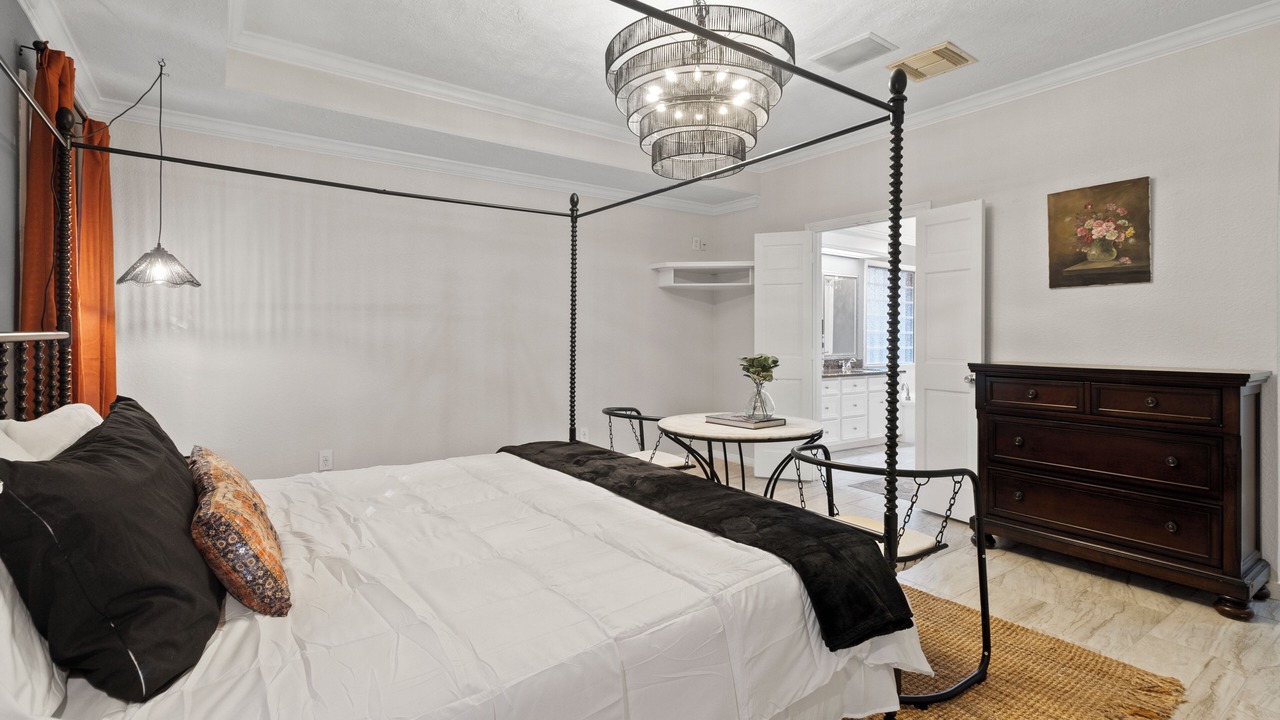 Photo of Bedroom in Friendswood