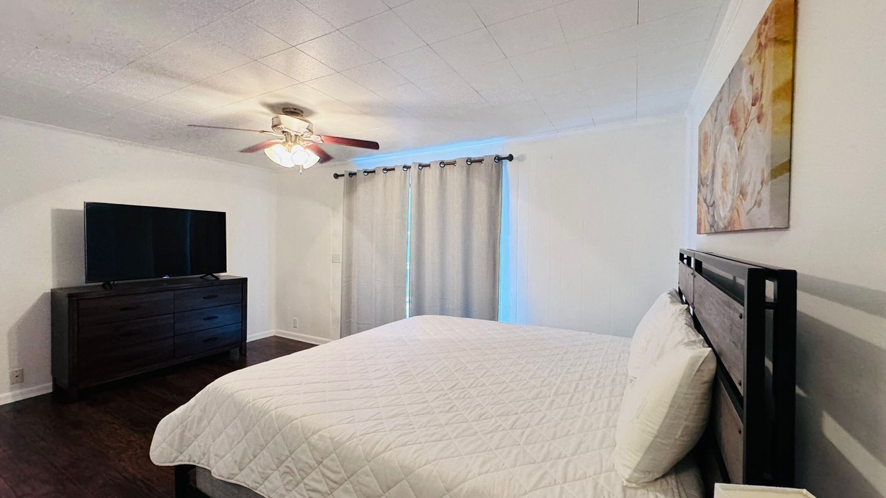 Photo of Bedroom in Crescent Beach
