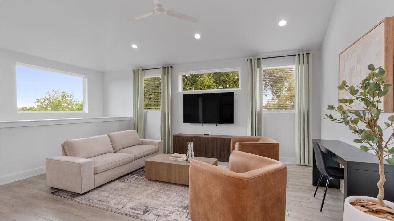 Photo of Livingroom in University Hills and Windsor Park