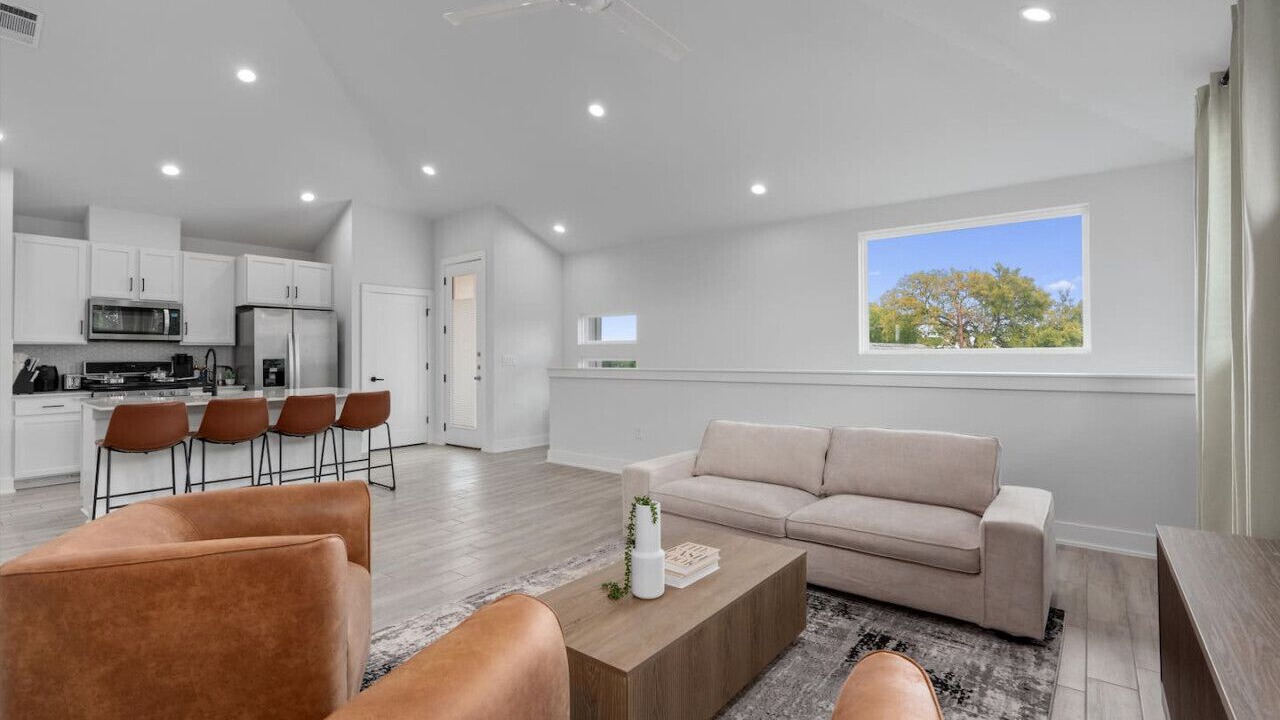 Photo of Livingroom in University Hills and Windsor Park